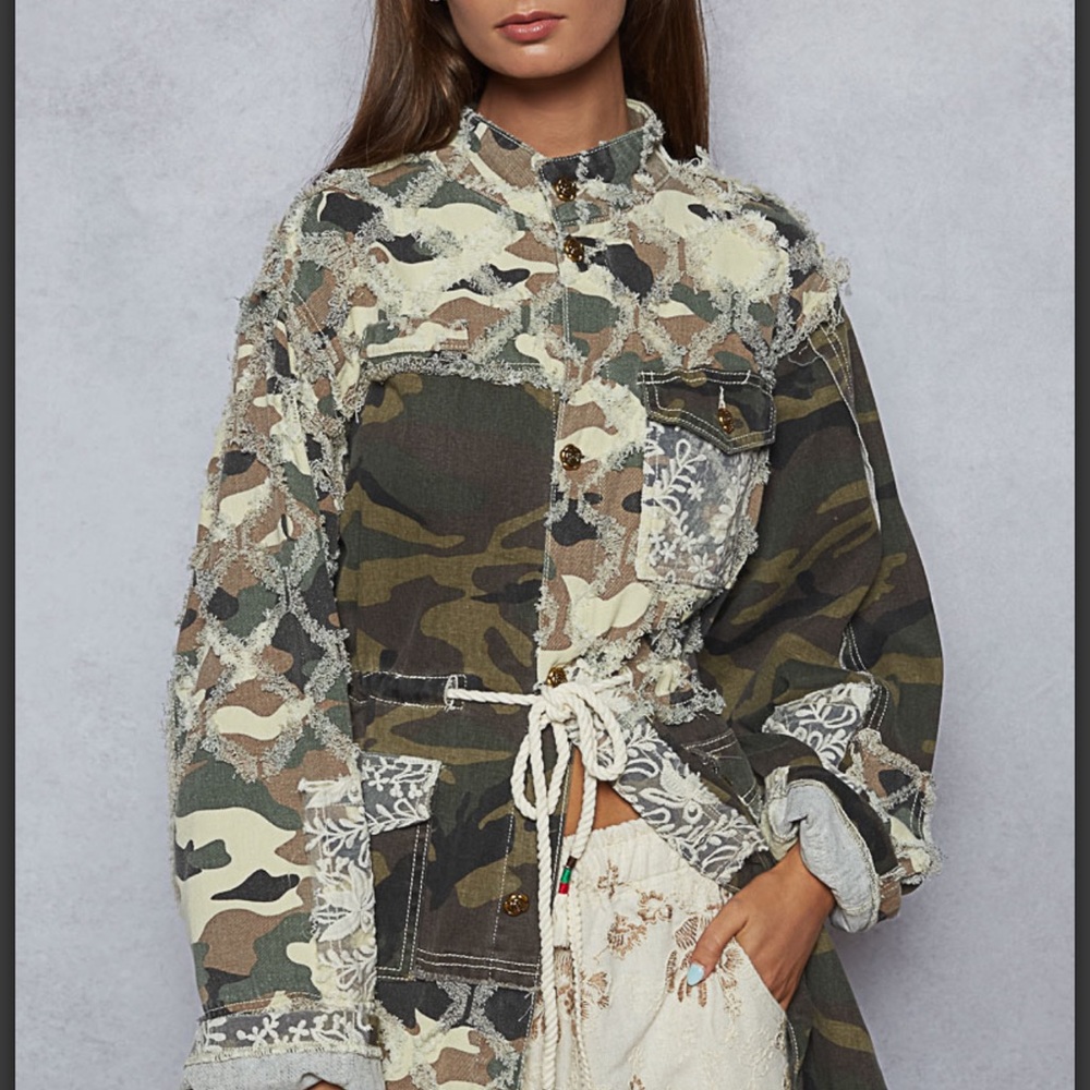 PF1–(🚨Restocked and shipped) POL- Camouflage Lace Women's Button up Jacket 🤎💚🖤
